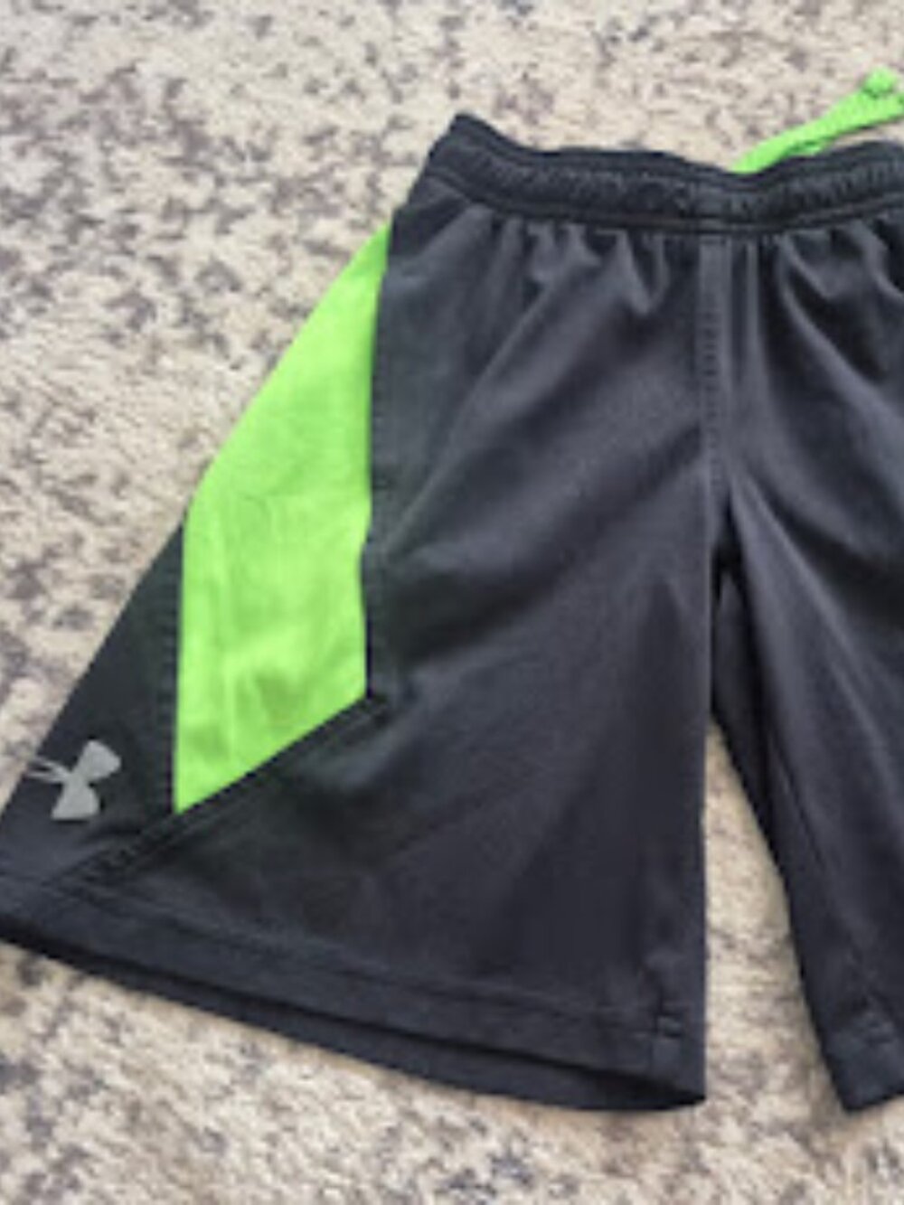 Under Armour Boys Black Neon Green Athletic Shorts Youth M/L